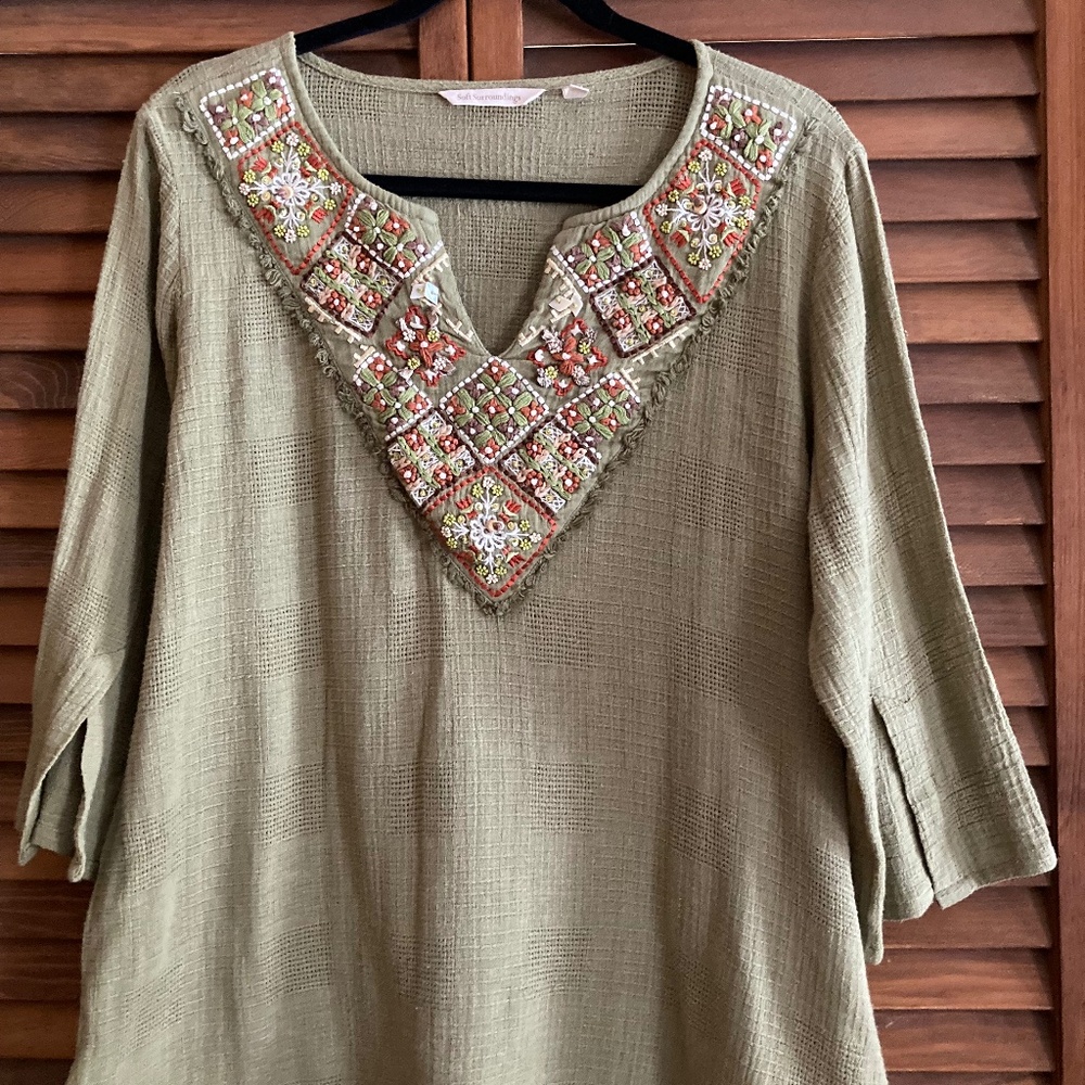 Soft Surroundings breezy romantic embroidered top size M - gorgeous colours